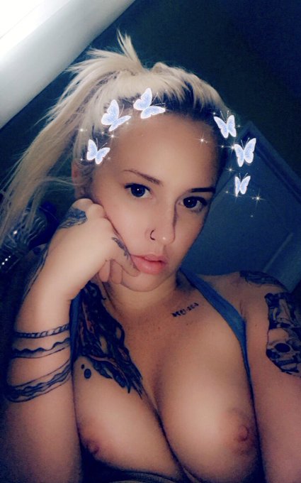 Watch Layla Love's leaked NSFW photo on TwXstars