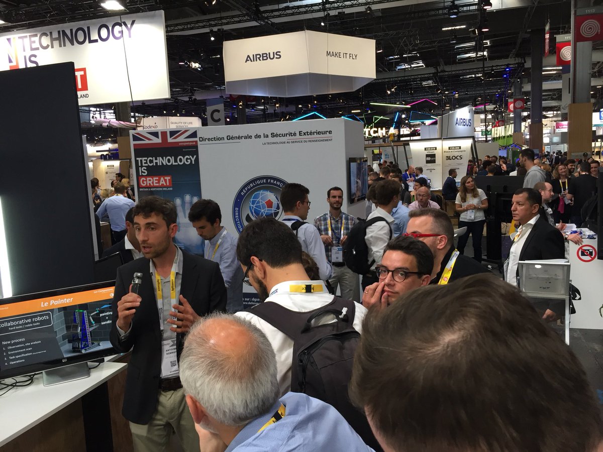 La delegation <a href="/VINCIConstruc/">VINCI Construction</a> sur le stand <a href="/IMTFrance/">Institut Mines-Télécom (IMT)</a> B38 #VivaTech pour <a href="/LesCompagnons/">Les Compagnons Wines</a>