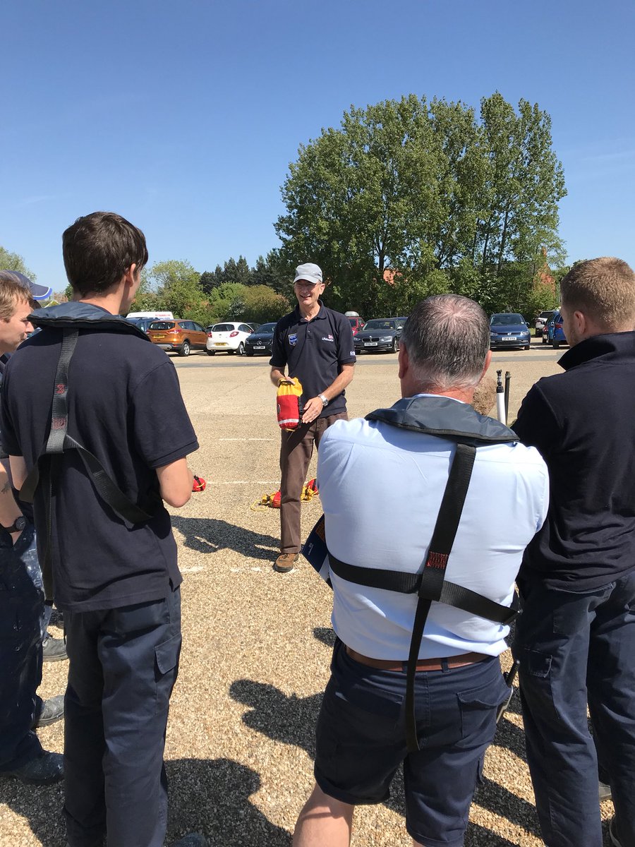NickRnli's tweet photo. Spent this morning in the sun ☀️ with @RNLIHappisburgh volunteer Phil teaching the @RNLI community responder program to Richardson’s boat yard staff. #ThrowBagThursday #seewhatididthere #RespectTheWater #FloattoLive @BroadsBeat @BroadsAuth @BroadsNP @Norfolkfire @NorfolkPolice https://t.co/D8XQZnzvoa