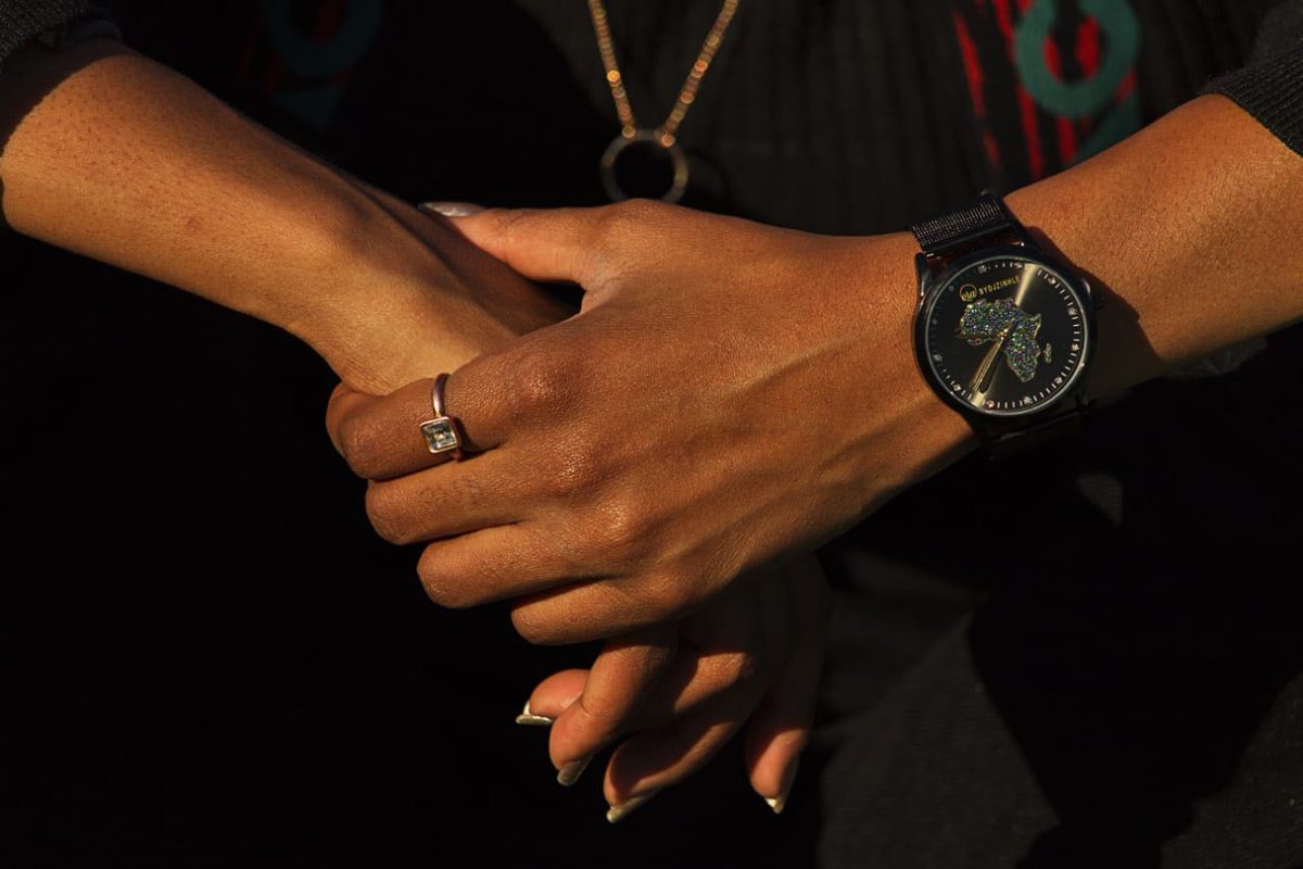 DJZinhle's tweet photo. Superrrrrrr obsessed with the new @erabydjzinhle #GlamEdition.. Launches tomorrow on https://t.co/kZENTX5P8M.
So proud of my team for the amazing visuals. Love the model. #eralove https://t.co/CG5fLKbJa8
