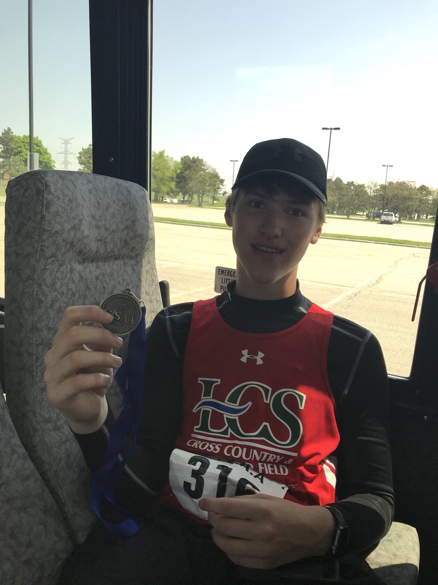 StephJackman4's tweet photo. Congrats to Gavin Plunkett who came 2nd in the 300m hurdles today and moves on to Metros next week! #GoGroveGo https://t.co/wzZTbfx8ZQ
