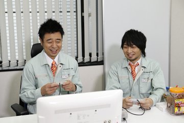 中村悠一さんが ゲームセンターcx の公式本にて有野課長と対談 アニメイトタイムズ