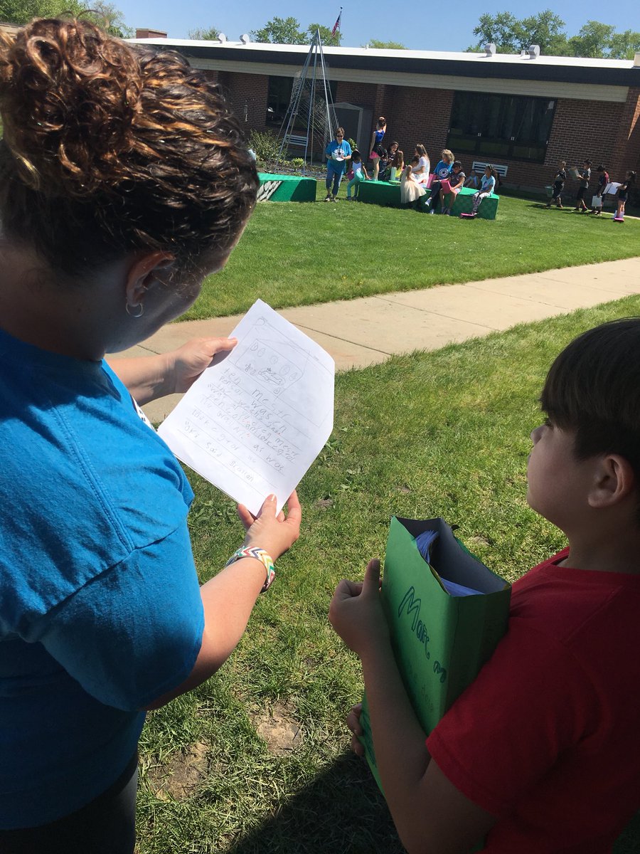 JenVincentTech's tweet image. 1st graders sharing their series from writer’s workshop!!! @pbertand I were so excited to hear all about their writing. #wseagles