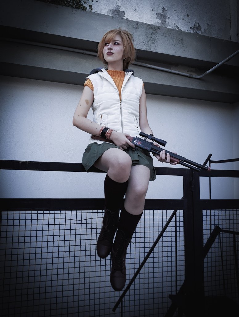 What do you think about this tough looking Heather Mason cosplay by... 