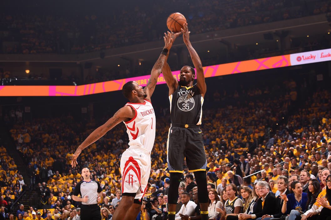 #NBA #PLAYOFFS #GAME4 #rocketsvswarriors #houston #rockets #warriors #goldenstate #goldenstatewarriors #dubs 👐HAPPY NIGHT- happy hour gamtime through the end of the night! Come on! #hh #happyhour #happyhourallnight