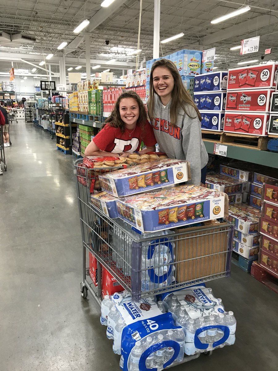 FHSclass_of2018's tweet photo. SENIORS: Field day shopping is complete!! Everybody make sure to be there on the June first 12-4 @ the Heights Field! 
There will be tons of free food, inflatables and an ice cream truck https://t.co/mCaPZo74kL
