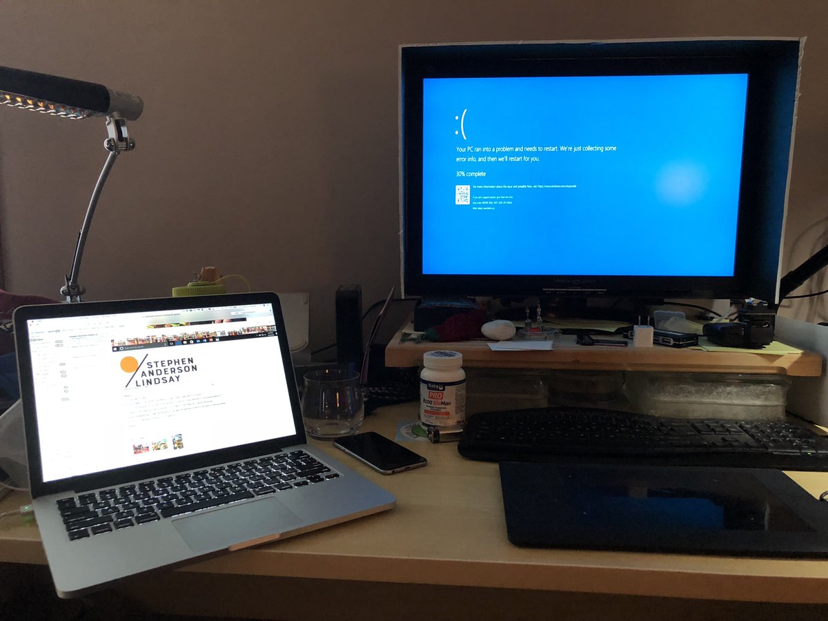 stephenal_photo's tweet image. Can you guess which computer is currently NOT my favourite? #MACvsPC #bluescreenofdeath