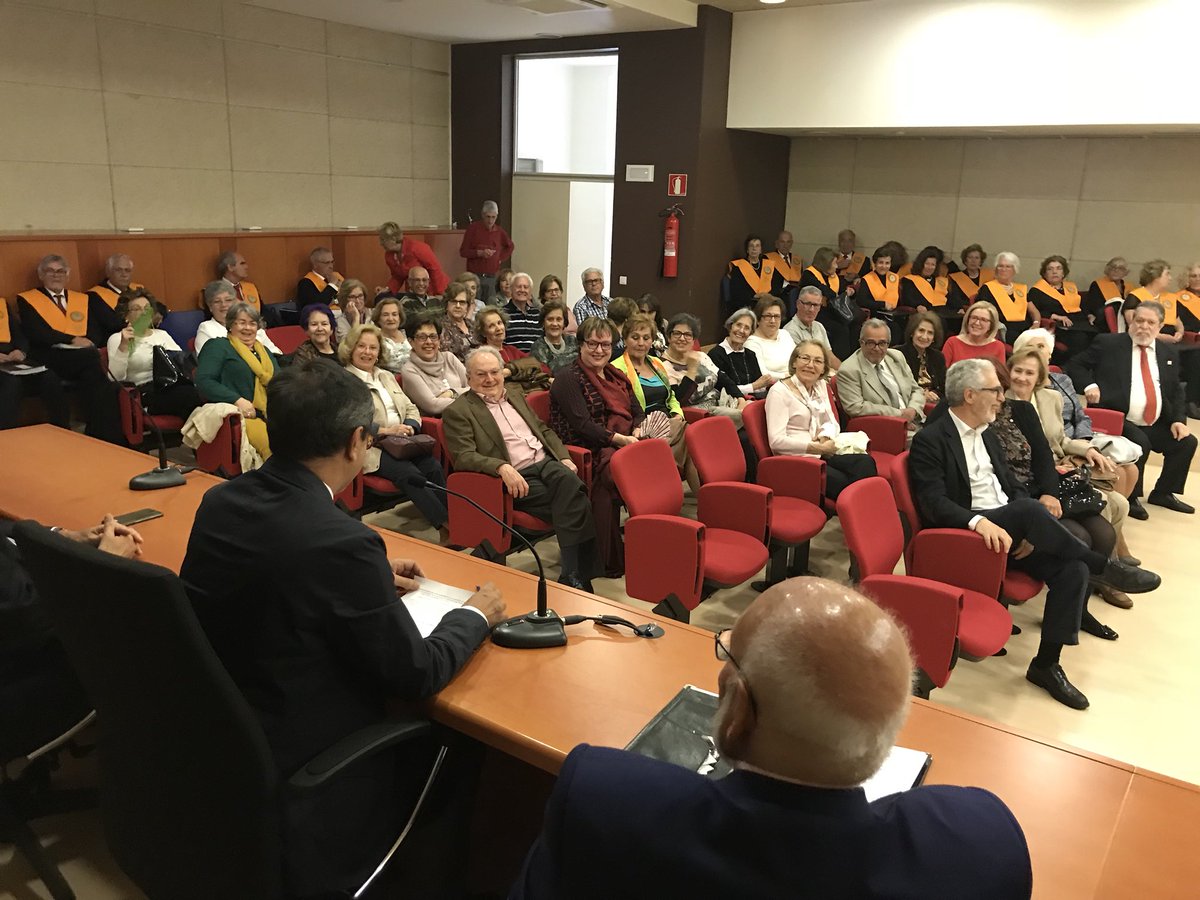LucasPerezMart's tweet photo. Acto académico de clausura de las actividades de la ASOCIACIÓN PERITIA ET DOCTRINA de la @ULPGC. La formación a lo largo de la vida y la actividad asociativa muy presentes en nuestra actividad académica y social. 800 estudiantes en 5 programas con 11 cursos en total. https://t.co/HC8i1AU2N0