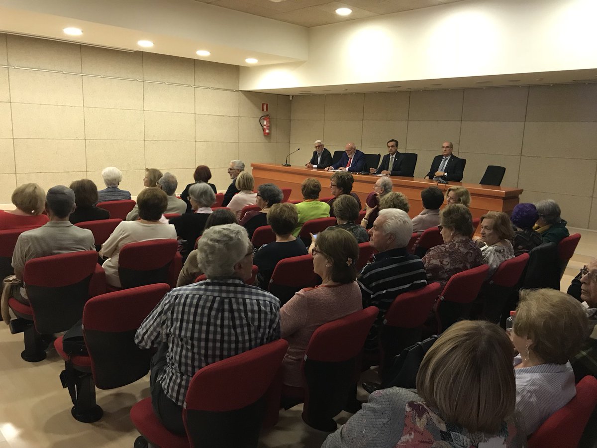 LucasPerezMart's tweet photo. Acto académico de clausura de las actividades de la ASOCIACIÓN PERITIA ET DOCTRINA de la @ULPGC. La formación a lo largo de la vida y la actividad asociativa muy presentes en nuestra actividad académica y social. 800 estudiantes en 5 programas con 11 cursos en total. https://t.co/HC8i1AU2N0