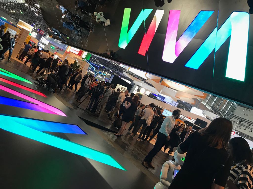 studiovisiolab's tweet photo. #Vivatech Toujours proches de l’innovation, Julien Cabiac et Samuel Maffre, co-fondateur de #Visiolab, sont à Vivatech et ont eu notamment le plaisir de découvrir notamment le drone-navette de @Airbus et @AudiFrance : #PopUpNext ! #innovation #vivatech2018 # https://t.co/FPvZ3LidRo