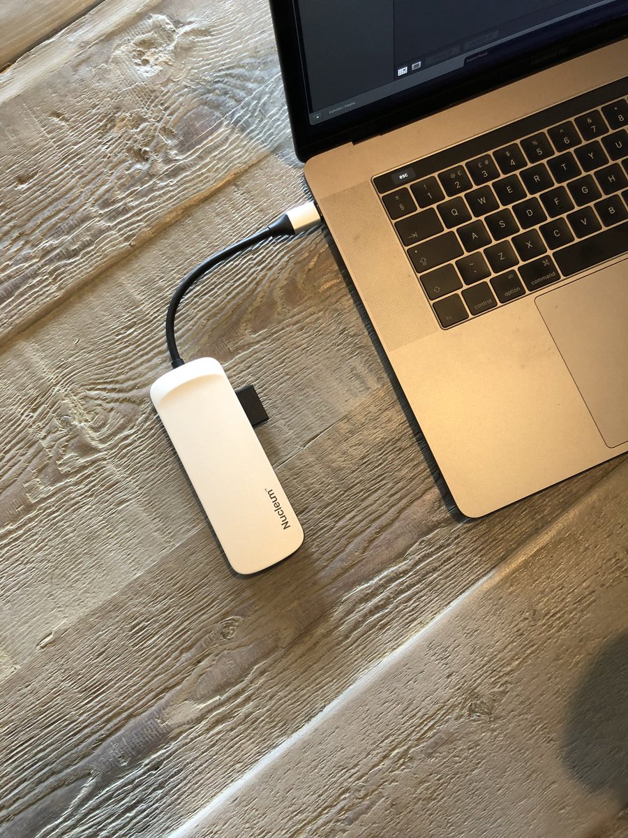 GadgetsBoy's tweet photo. Giveaway time! Follow @gadgetsboy + @kingstontech and RT for a chance of winning a Kingston Nucleum USB-C Hub for MacBook. Ends 5th June. Worldwide entry. See what it is here: https://t.co/huL2Dr16PR #LifeUpgraded #win #giveaway https://t.co/HC4nJpAnuW