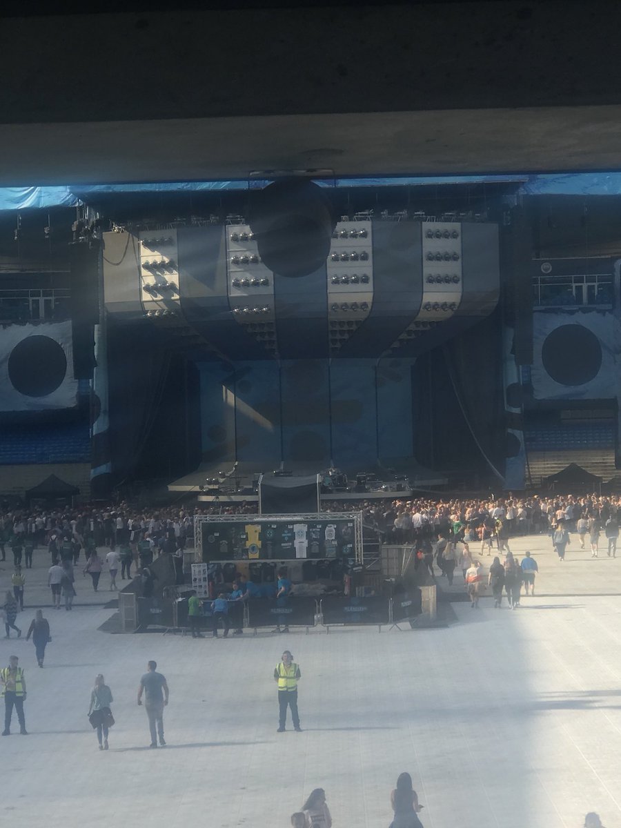 UKBeerjet's tweet photo. #beerjet #edsheeran https://t.co/R265Tr5XnE