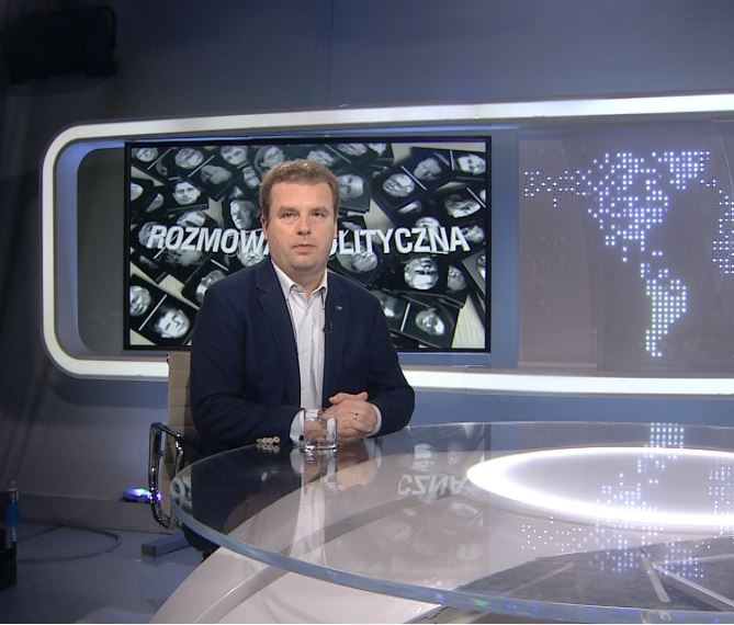RozmowaP's tweet photo. @JacekWilkPL, @_Wolnosc: Wszyscy, zrobili sobie z tego festiwal polityczny. Nie może być tak, że rząd boi się podjąć stanowcze kroki (...) Im dłużej trwa ten protest - opozycja sie przy tym ogrzewa. Wszyscy więc są zainteresowani, by protest trwał. #ProtestNiepełnosprawnych #Sejm https://t.co/kiQGUchlcT