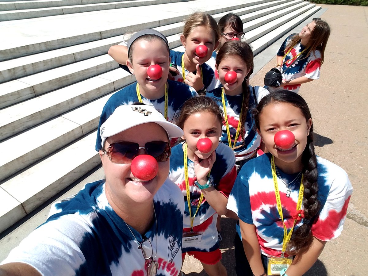frontier_elem's tweet photo. FES #SafetyPatrols sponsored @RedNoseDayUSA @ FES today! #FESCares @pbcsd https://t.co/f7ZRo2q5sz