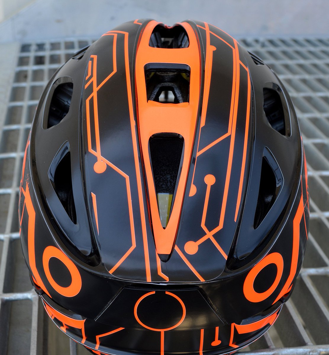 JackWraps's tweet photo. Headgear of the future! @TheVelocityLax #TronLegacy #Uniswag #Lacrosse #JackWrapIt https://t.co/yVNqD5bmGv