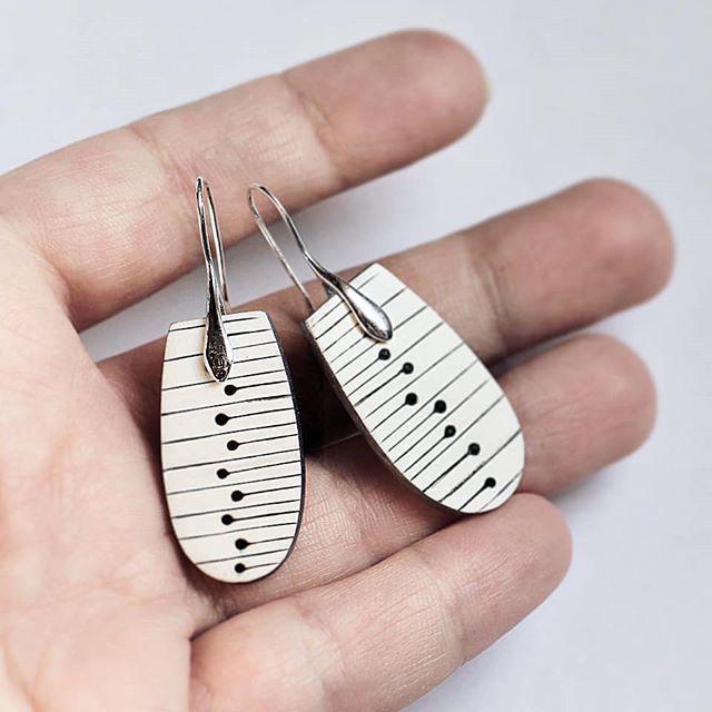 GITAPETKOVA's tweet photo. These handmade earrings in white and black are really cute and may compliment almost every outfit. Link to my Etsy shop - in bio.
#handmade #earrings #whiteandblack #blackandwhite
#blackandwhiteearrings #jewelry #jewellery #handmadeearrings #handmadejewe… https://t.co/Qtyzl4UkkQ https://t.co/6XDWW0WHvR