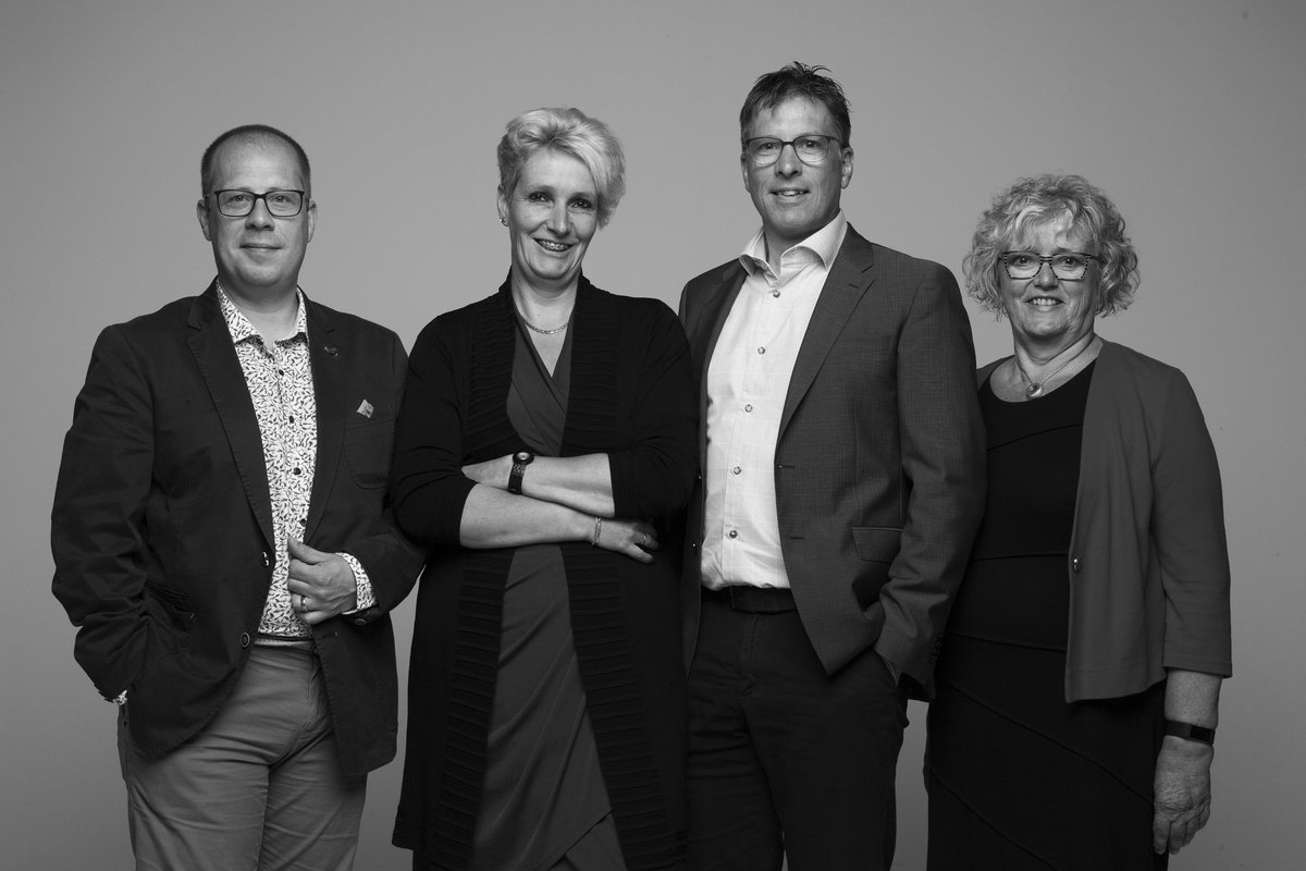 WETHOUDERSKANDIDATEN NUENEN C.A. BEKEND

Ralf Stultiëns (W70) / Joep Pernot (GroenLinks) / Caroline van Brakel (CDA) / Hetty Tindemans-van Tent (onafhankelijk)

Meer informatie: facebook.com/W70Nuenen