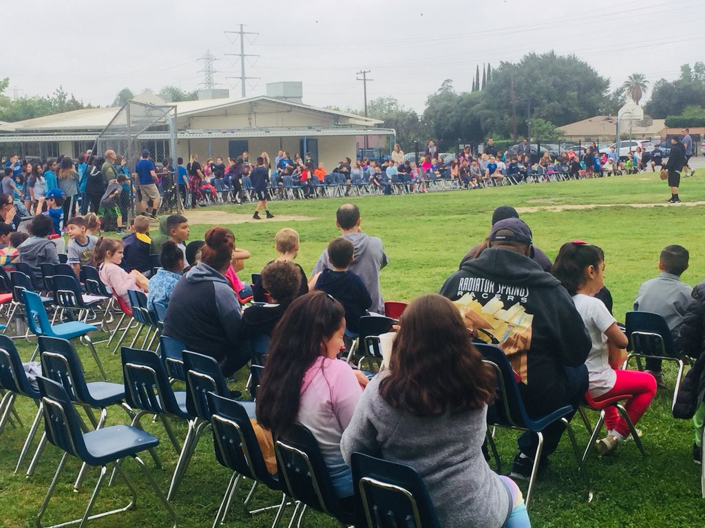 DuarteSupt's tweet photo. Valley View’s @VV_Dolphins annual 6th Graders v. Staff and Parents softball game @duarteusd. Umpire (Principal Rasmussen) with the call 👆 https://t.co/gga4XRwkcd