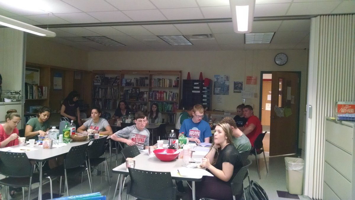 baker_guidance's tweet photo. Senior transition groups in full swing! Students learning about time management, budgeting, "do's and don'ts" and other important facts about life on a college campus. Who will win the "swag"? @BCSDBEES https://t.co/9bXKv6nFln