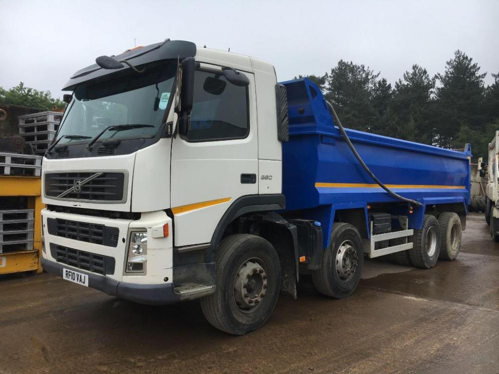 PlanetCranes's tweet photo. DON’T MISS THE TIPPERS AT NEXT WEEK’S AUCTION
Six to choose from – all direct from user!
Volvo FM380 / Thompson body / some FMX cabin / Edbro gear / 2010/11 / sheeting system 
https://t.co/tFKcaCo8Af
#auction #Volvo #tippers #directfromuser @tsauction @R_Collard_Ltd https://t.co/ljMIEf9oHv