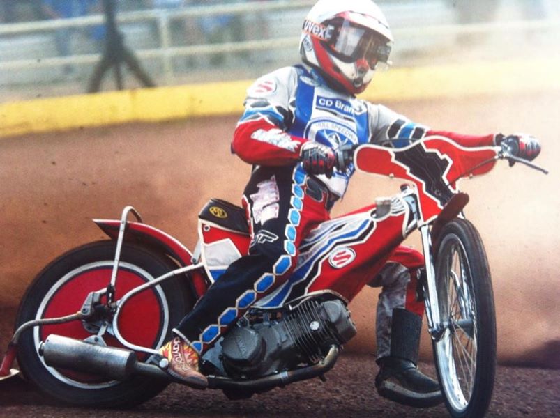 1️⃣8⃣ years ago today:

A close meeting saw #HullVikings edge out <a href="/Stoke_speedway/">Stoke Speedway</a> 48-42 in the Premier League at Craven Park.

Thorpy 🇬🇧 11 and guest Robbie Kessler 🇩🇪 11+2 top scored for the Vikings and <a href="/paulbentley500/">Paul Bentley</a> 🇬🇧 with 14+1 for the Potters.

#HullNeedsSpeedway👈