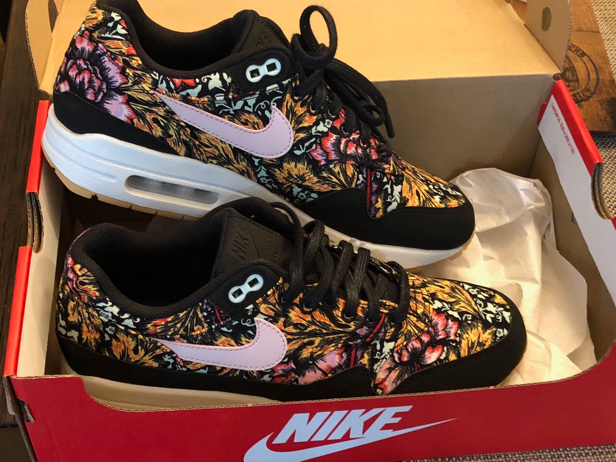 WendyYSpins's tweet photo. Hmmm - I think following @Heskicks &amp; @chickswithkicks finally got to me     ❤️❤️❤️👟👟
#nike #sneakerheads #newkicks https://t.co/Y6fB3yfug4