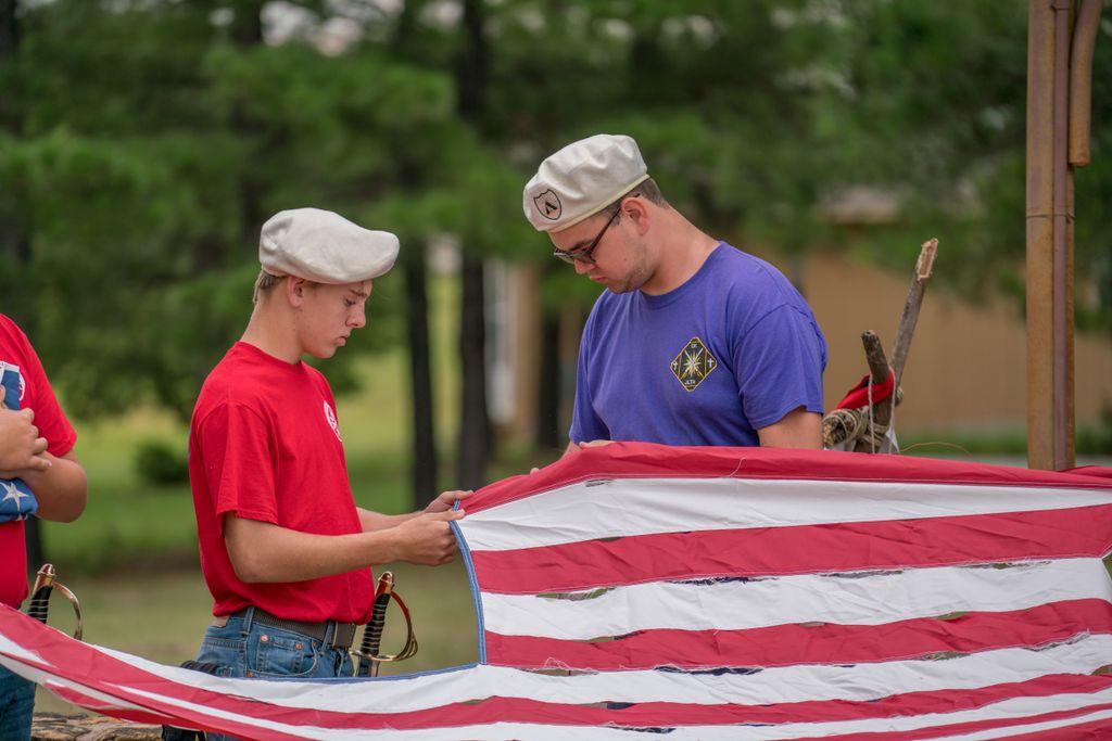 OKJLTA's tweet photo. #ThrowbackThursday Giving honor to whom honor is due is something we want to instill in young men. Let's not get so caught up in the celebrations and vacations we forget those who died to secure our freedoms.

#OKJLTA #RoyalRangers #MemorialDayWeekend #Honor https://t.co/BkbDx9Rm4k