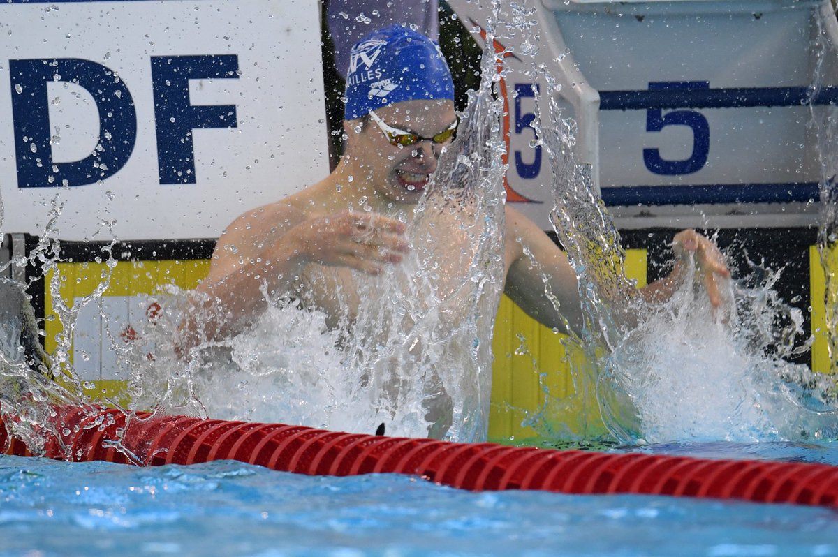 FFNatation's tweet photo. Stanislas HUILLE vainqueur du 100m dos en 54.39 🥇devant @BedelPolo (54.45)🥈et Maxence ORANGE (54.48) 🥉Stanislas HUILLE et @BedelPolo ont rempli les critères de sélection pour l’Euro 2018 à Glasgow 👏🏼🇫🇷 #SaintRaphael2018 #RoadToGlasgow https://t.co/zdY42DvkHw