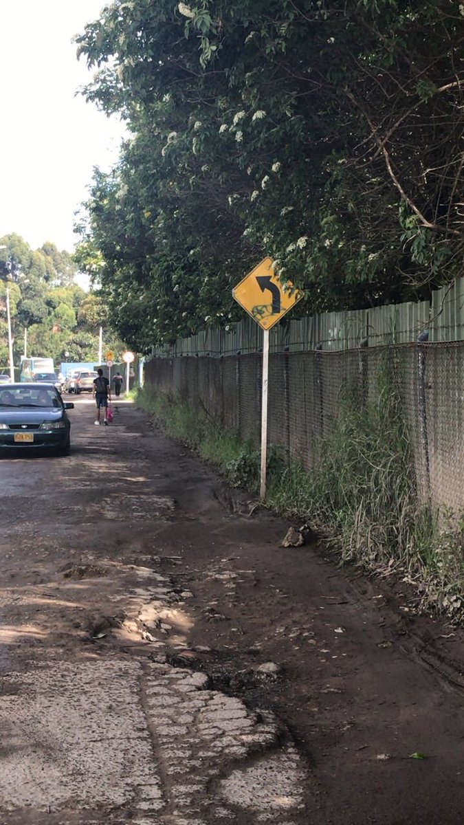 ingridxrincon's tweet photo. #viaarrayanes abandonada sin Intervención del distrito, muchas familias y colegios afectados @Bogota @WRadioColombia @lafm @NoticiasRCN @GimPortales @colegioclermont @CSVBogota @carrayanes https://t.co/lC5sPFFEOk