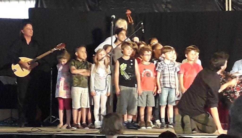 Le_LABA's tweet photo. Le concert des enfants rassemble des enfants de l'école Marcel Sembat et Ferdinand Buisson de la @Villedebegles. Cette action s'inscrit dans le projet #MigratoryMusics soutenu par @ErasmusplusFR cc @RocherdePalmer @Le_LABA #InsupFormation #MaisonDeLaCreation #SynkoinoCoop #EDRA https://t.co/jDbQvsNe1k