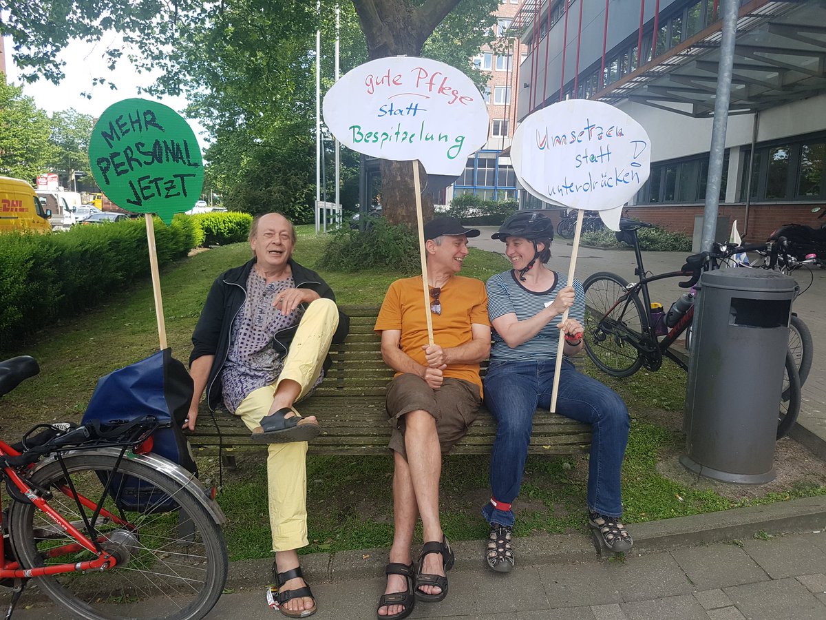 HH_Pflegenot's tweet photo. Schöne Aktion war das! #Fahrraddemonstration von der Gesundheitsbehörde zum Rathaus "Hamburg will den Volksentscheid!Umsetzen jetzt!" #Pflegenotstand #Pflege #umsetzenstattunterdrücken #Hamburg #wehavecontrol https://t.co/YYoMNqNfjR