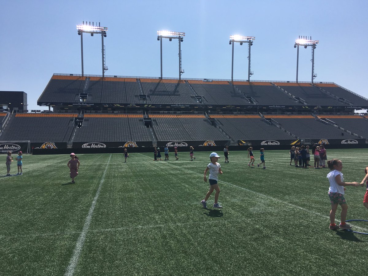 Jaglor1's tweet photo. Rock, paper, scissors baseball at the stadium makes for a lovely afternoon☀️@POW_HWDSB @monz_4 https://t.co/VjVJffLM9v