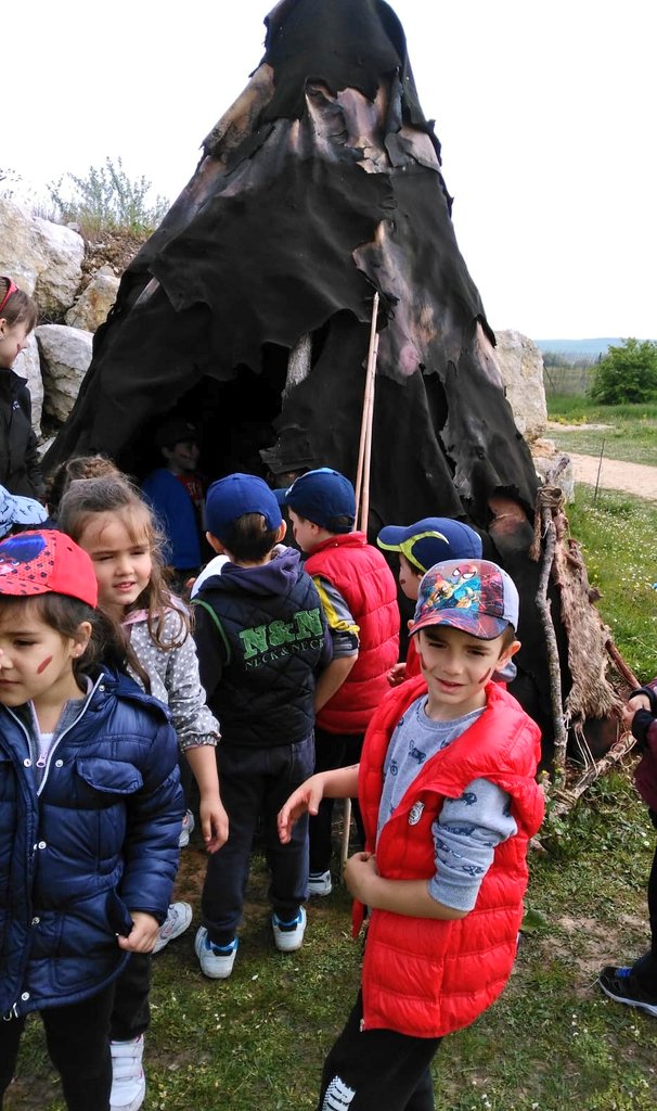 JesuitinasBu's tweet image. 2° y 3° de infantil han mostrado su valor yendo a Atapuerca hoy, a pesar del pronóstico...Madre Cándida les ha echado una mano y han podido disfrutar de los amigos, los talleres y el ☀️. #ExcursionesFindeCurso #SomosJesuitinas