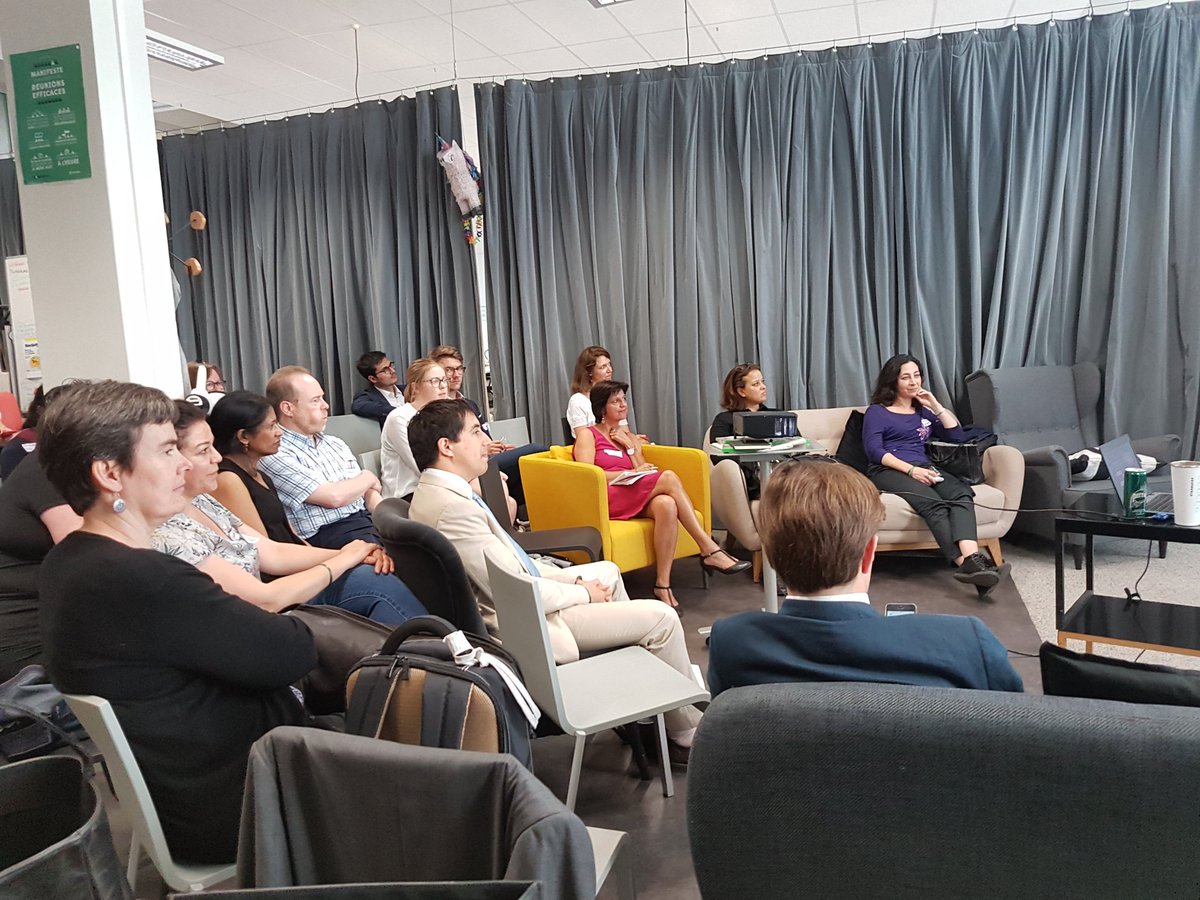 KarenHuertasP's tweet photo. Les membres de #WeGenerations de @BNPParibas et #InterGen d'@Orange acueillis dans le laboratoire d'expériences dans la @Villa_BN. Merci @MagaliSiccardi @deJunnemann1 #newwaysofworking #intergenerationnel #bienetreautravail #afterwork #interentreprises https://t.co/5fyqCpEpBm