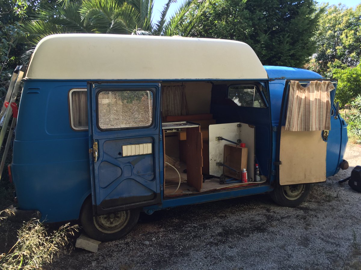 sweetvanlife's tweet image. On a tout vidé et sorti le train avant afin de démonter et faire une grosse révision moteur !