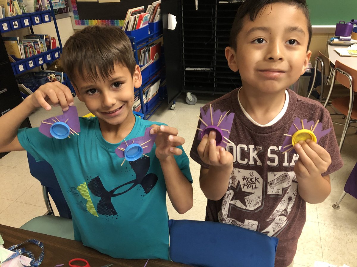 MissRobertson01's tweet photo. Imitating plant &amp; animal features to solve human problems #science #engineers @LoganElementary @MsLough_BCPS https://t.co/4AMzJjnpiE