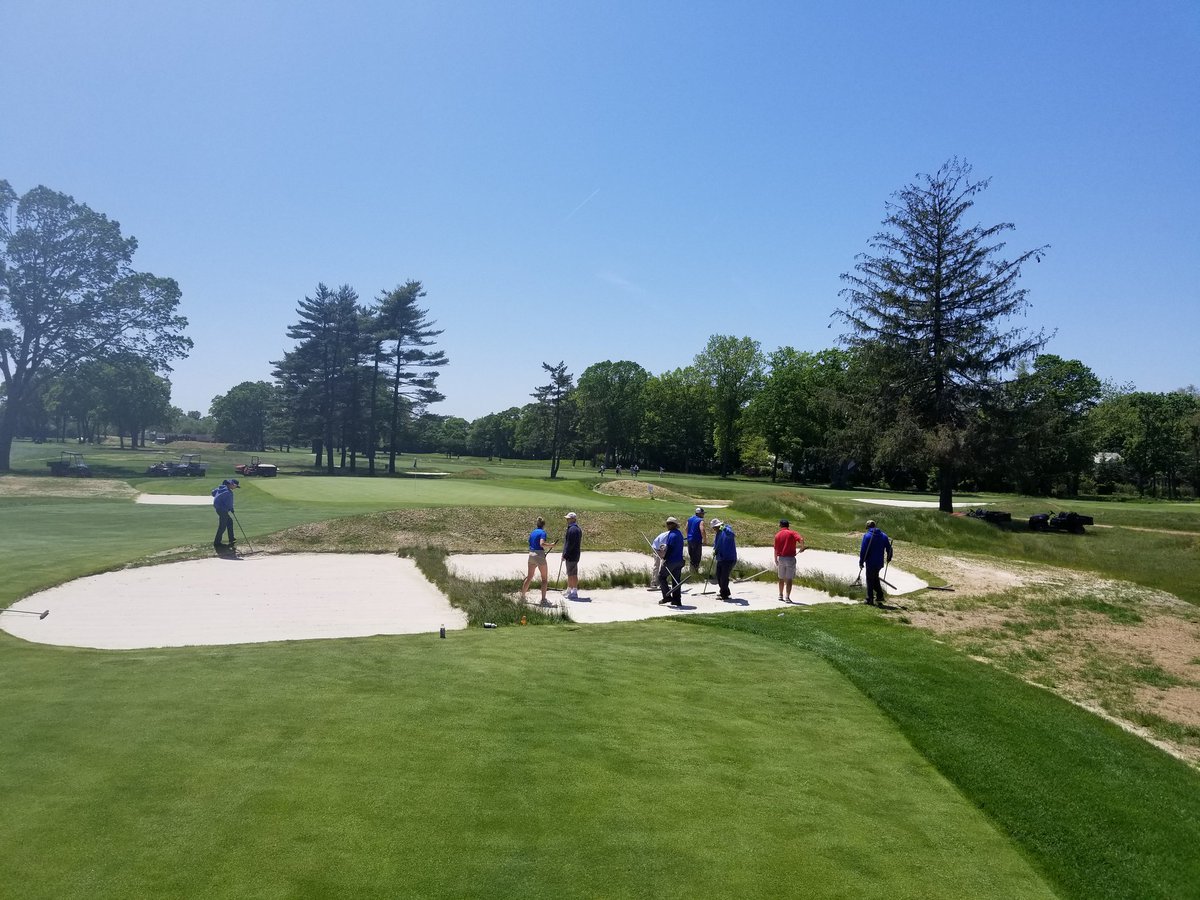 LKTurf's tweet photo. Team putting the finishing touches on bunkers.  New bunker on 17 approach #walkpaths #DevereuxEmmet #Restoration https://t.co/wY2RVC7xCB
