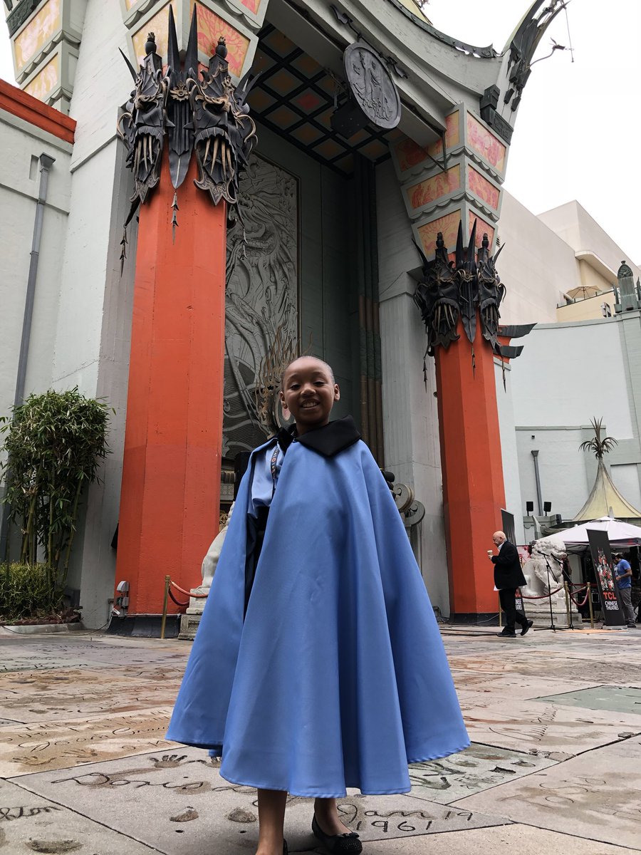 KiltedJediRic's tweet image. #littlelando at @ChineseTheatres #SoloLine is the #cosplay win of the year @LiningUpNet @StarlightUS @childishgambino @RealRonHoward