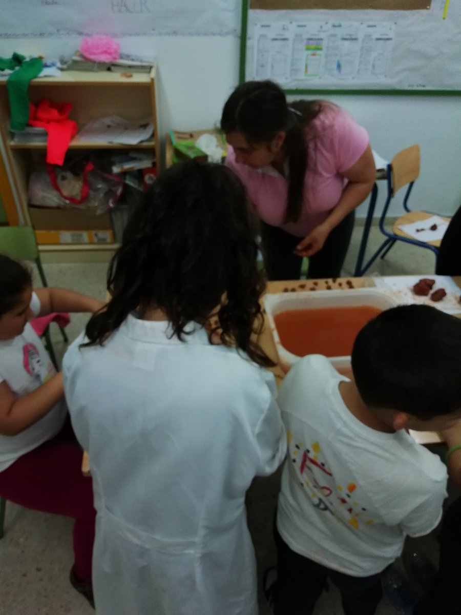 carlosm_rs's tweet photo. Cuando se une la #innovación #ABP y la #participación #gruposinteractivos se produce una enseñanza más significativa. Magnífico equipo de docentes y voluntariado del Fernando Hue de Zahara de la Sierra. Enhorabuena!!! #InnovaSdeC #haciendocomunidadSdeC @cepsierradecadi https://t.co/eh6VSowipU