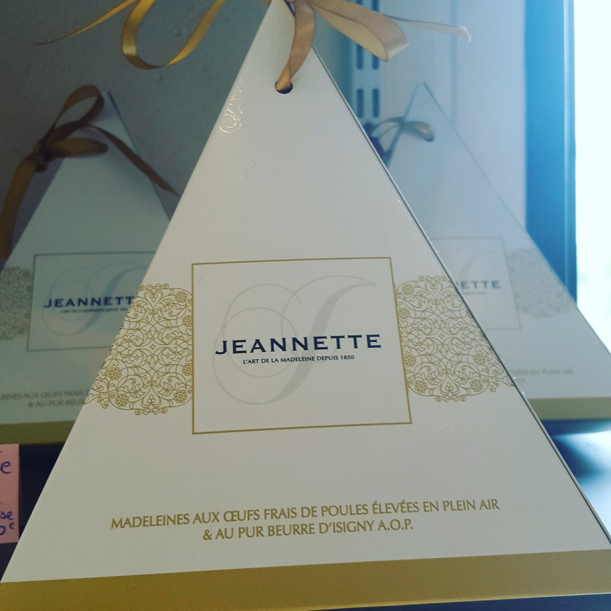 Les madeleines Jeannette sont disponible dans notre boutique.. 
❤❤❤
#madeleines #jeannette #madeleinesjeannette #gourmandisedujour #pyramidegourmande #hotelrestaurant #hummm #hotelcrocus