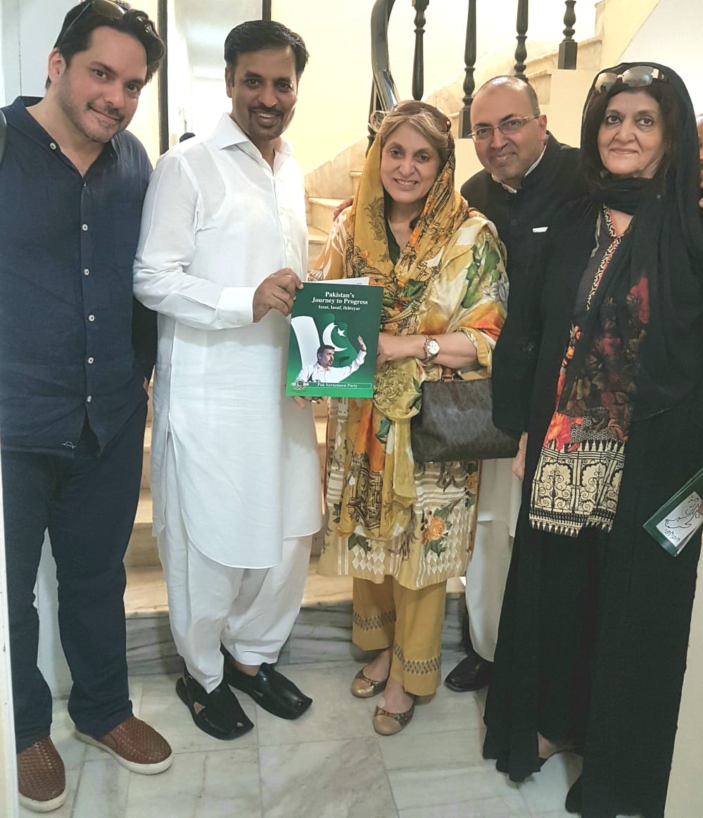 FauziaKasuri's tweet photo. Joining the struggle for Izzat, Insaf and Ikhteyar with @KamalPSP in Karachi today... https://t.co/atdVOkvWpa