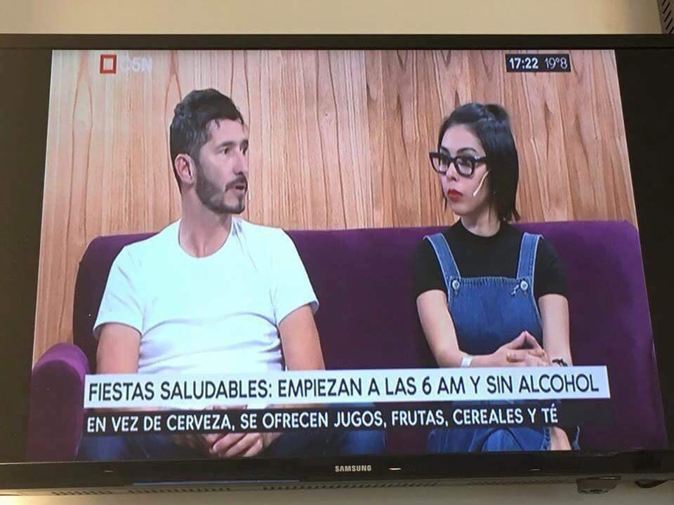 auronplay's tweet photo. Así me gusta, salir de fiesta pero de forma responsable. Nada de alcohol ni porros, como mucho si nos venimos muy arriba un té con limón pero con cuidado. https://t.co/llIfg5okhi