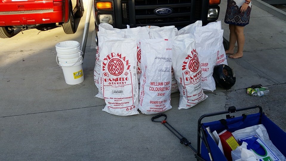JenniferCaseyFL's tweet photo. Here's another look at the Hogans Creek cleanup and social. 13 bags of trash collected by volunteers, @SJRiverkeeper and @IntuitionAle. #KeepJaxBeautiful #ilovejax #thisisjax https://t.co/KK4vlP8qQl