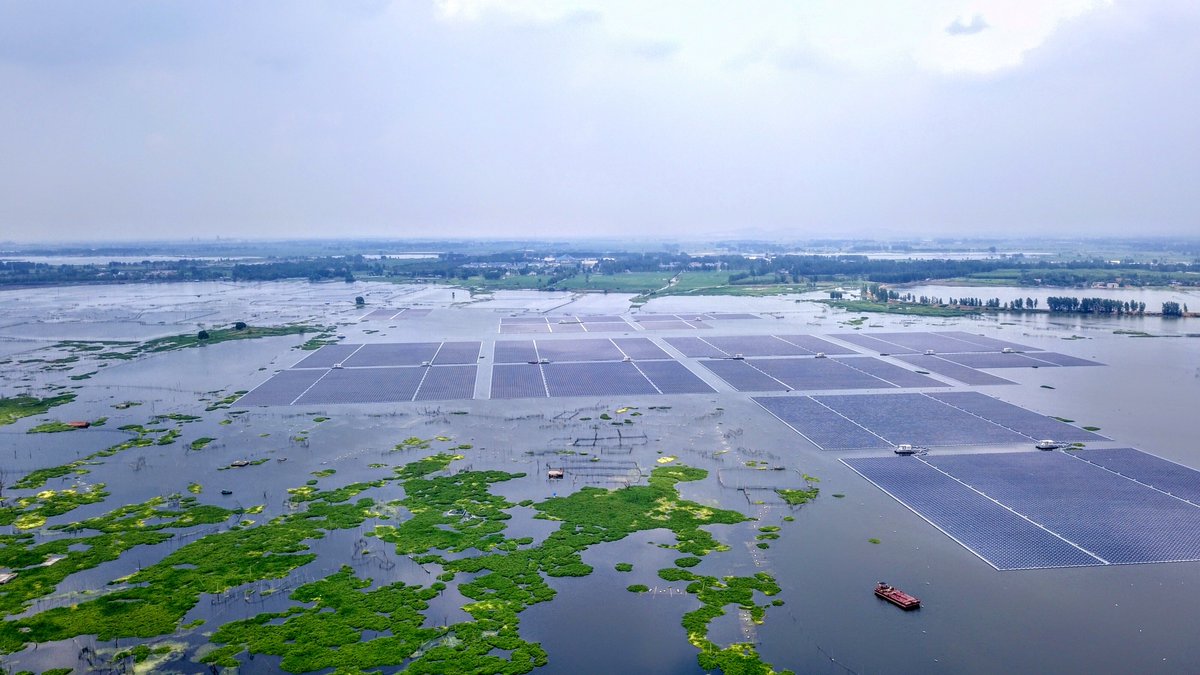 climaction's tweet photo. Visite aérienne du plus grand parc solaire flottant au monde à Huainan, en Chine

https://t.co/1gGHP3ucbe https://t.co/tL4WCaJt99
