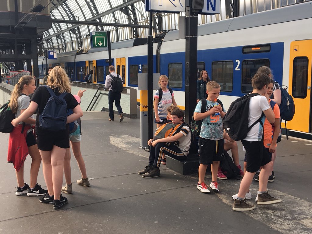 CBSDeBorgh's tweet photo. En nu naar Madame Tussauds, daarna terug naar Amsterdam centraal. https://t.co/jjNLFfcfBO