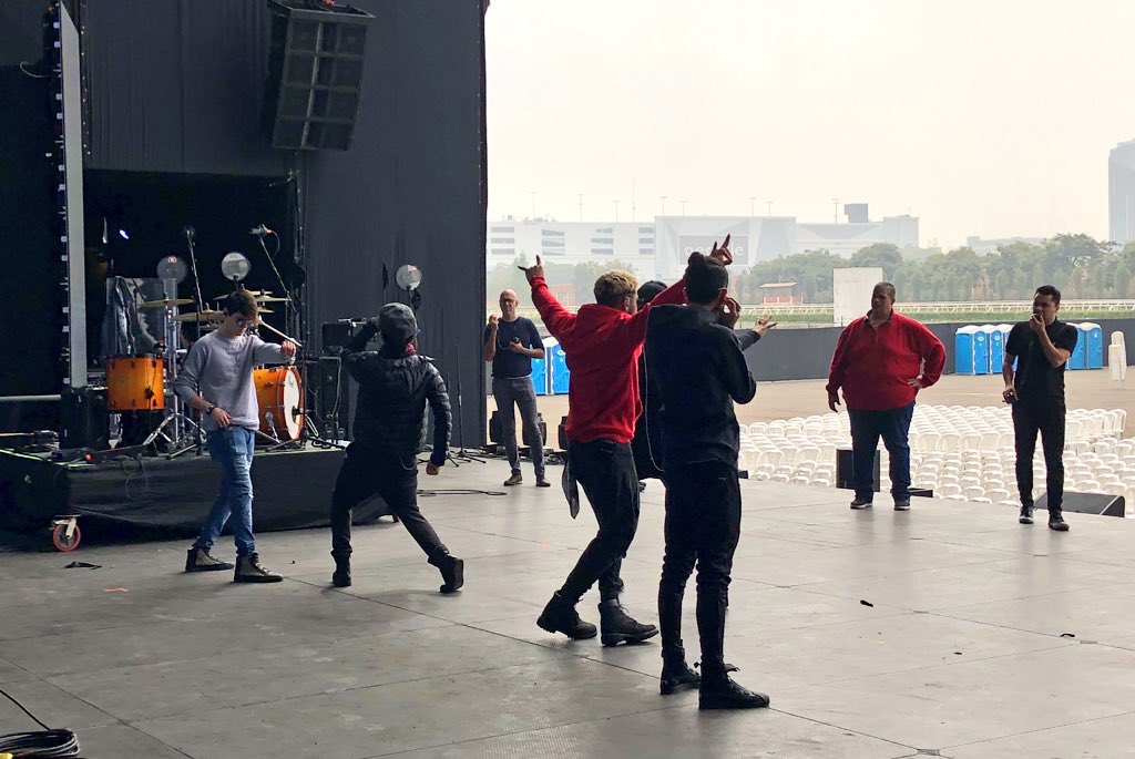RadioDisneyLA's tweet photo. .@CNCOmusic en Perú ¡Ya están ensayando para esta noche! #RadioDisneyVivo https://t.co/DFaOM5IB8k