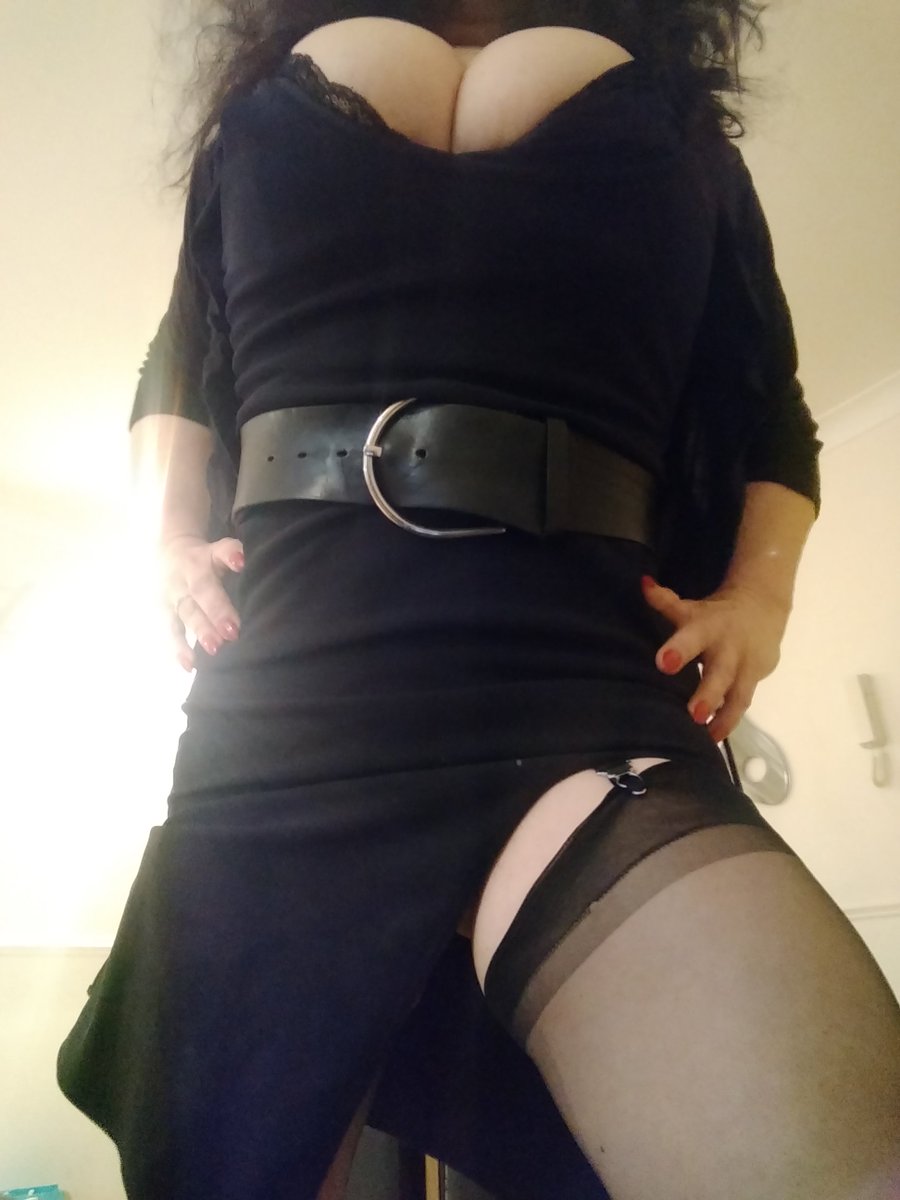 SensuallyStrict's tweet photo. Good evening x https://t.co/33s4N10lLa