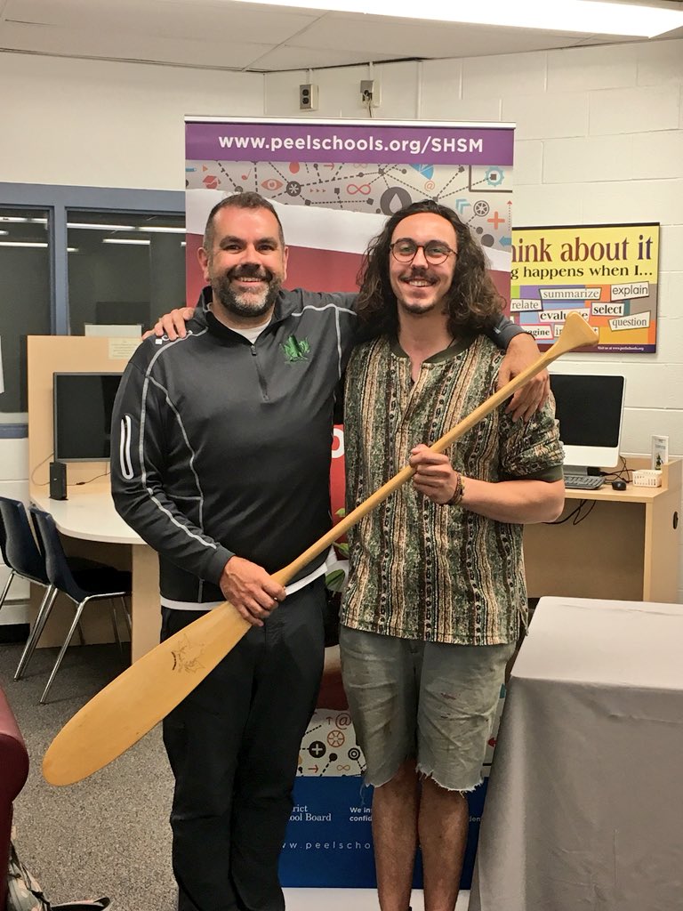 bucknleaf's tweet image. Busy day @HumberviewSS - cleaning our #demonstration #garden, collaborating with @HumberviewGTAC to begin our #FirstNations space, #playing with @TownofCaledon mulch, &amp;amp; presenting a @timbersoutfit paddle to a #SHSM student leader at our year-end dinner! @PeelSchools