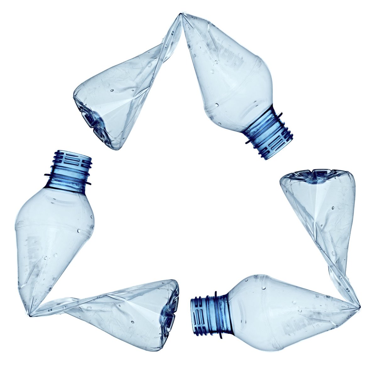 PLASTICSOLUTIO2's tweet photo. Just recylcing one bottle a day can prevent this mess that will take hundreds of years to clean up Follow us @PLASTICSOLUTIO2 https://t.co/DsVVIaSW5P
