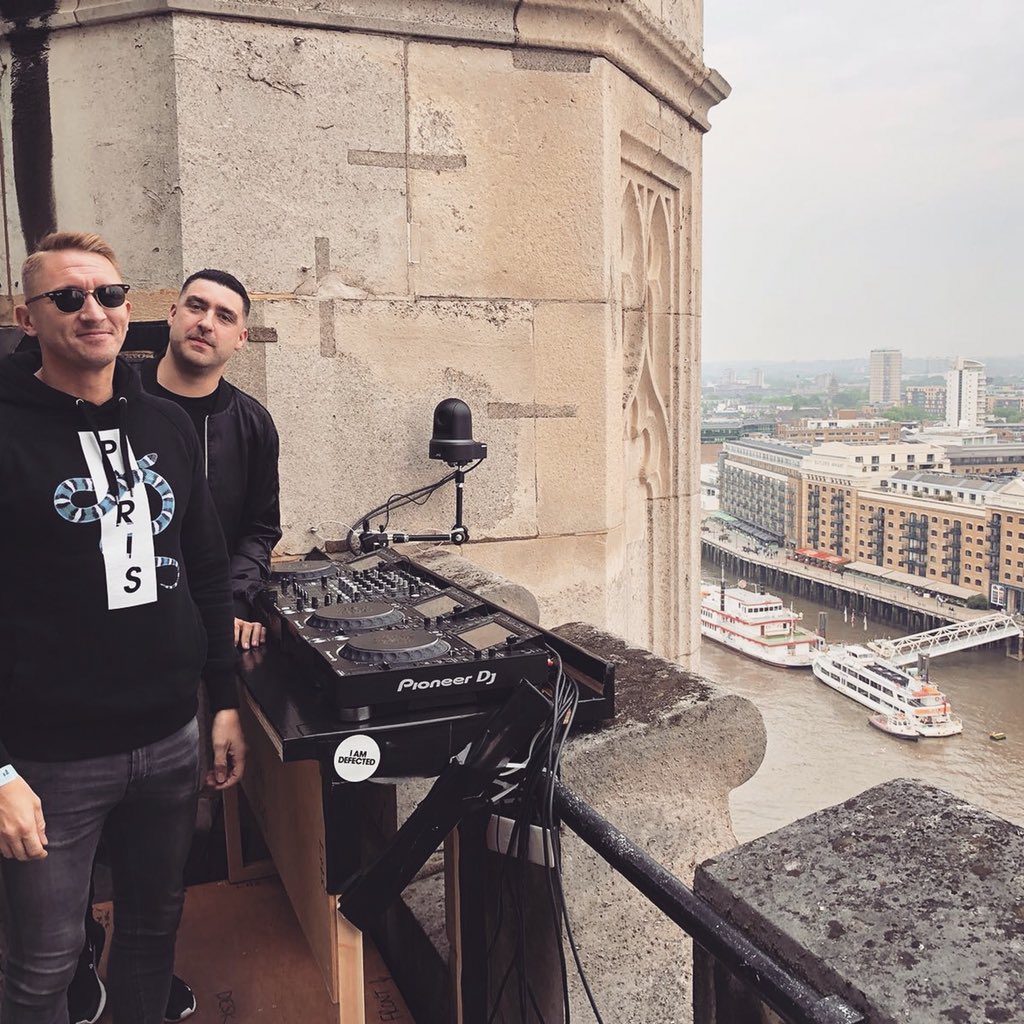 DefectedRecords's tweet photo. .@CamelPhat, ready... ๐๐ค๐ป #DefectedTowerBridge
https://t.co/tGFaZ3a9oE https://t.co/8ycmAyciOZ
